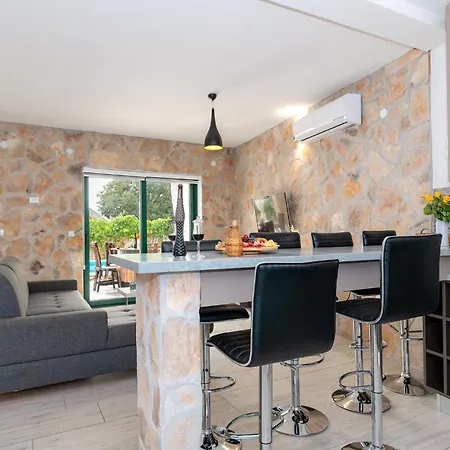 Romantic Oasis Vila *